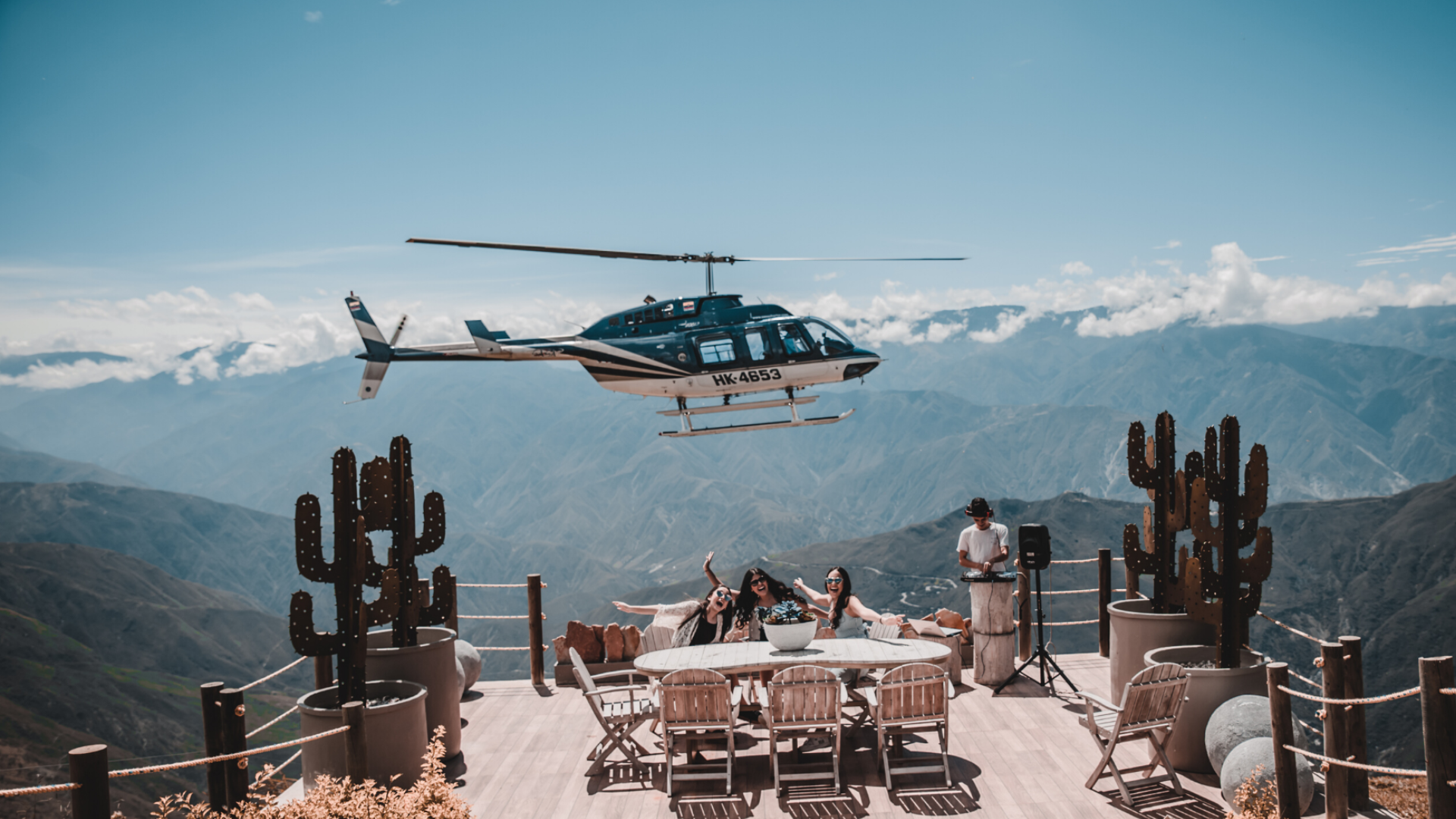 Experiencia de Sophia con helicóptero sobre las montañas colombianas