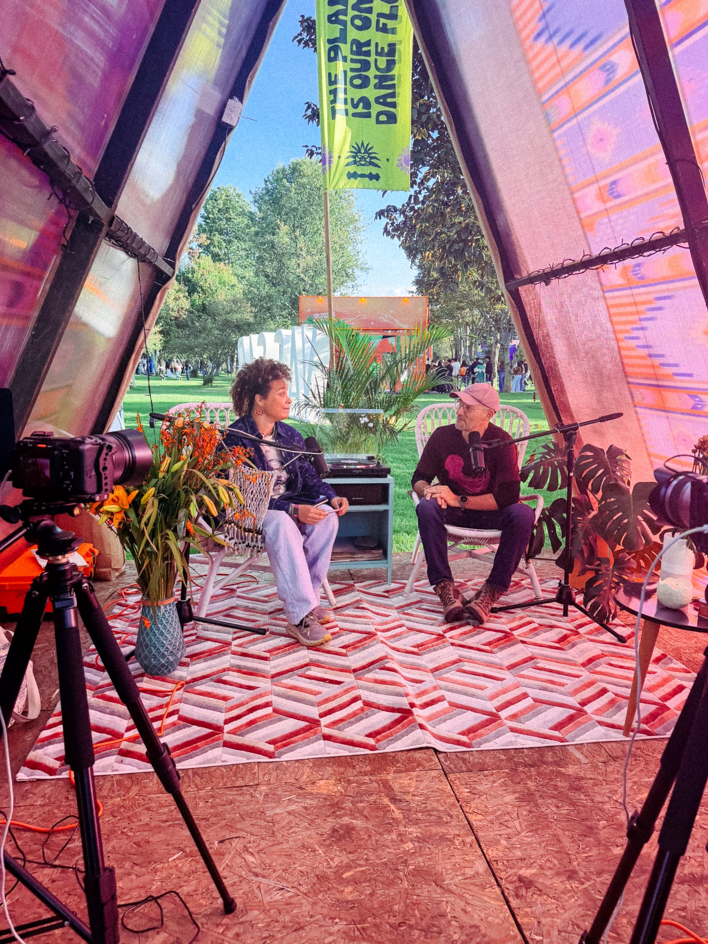 Producimos: Llevamos todo a la calle, al set, a la pantalla o al evento.