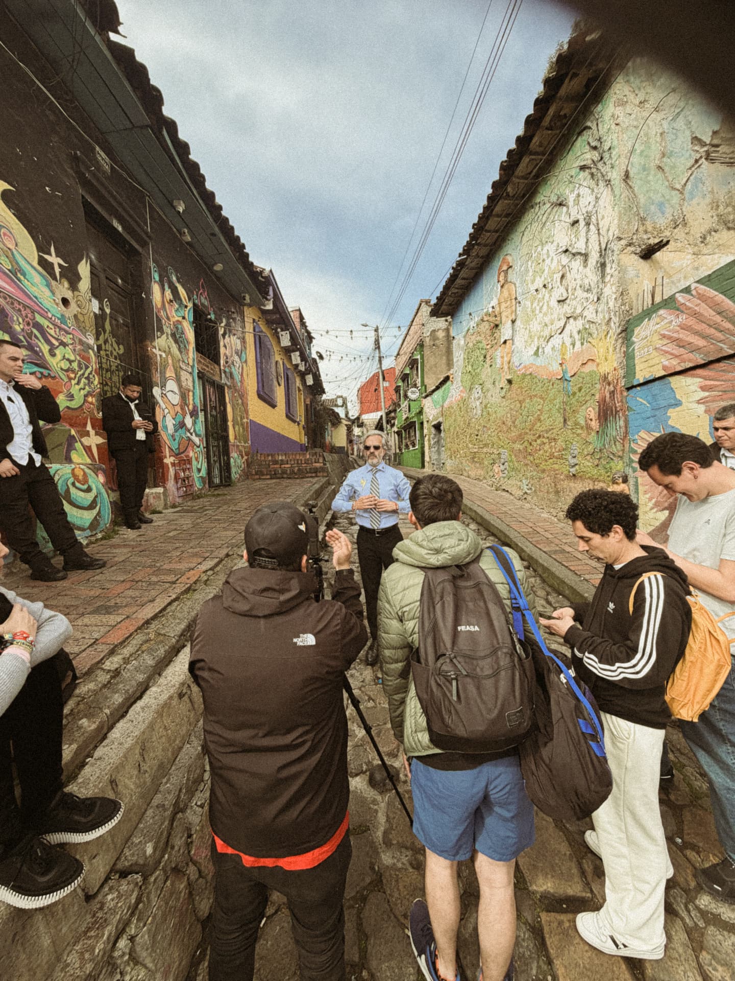 Grabación en una calle del centro histórico de Bogotá